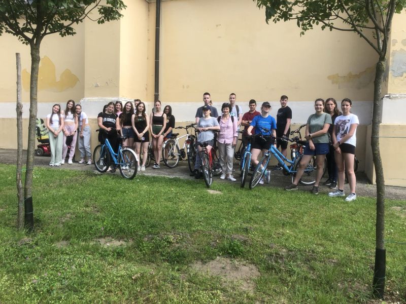 Kerékpároztak a kollégisták