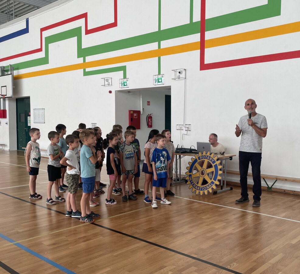 Díjátadó a tavaszi Rotary futás legaktívabb osztálya számára